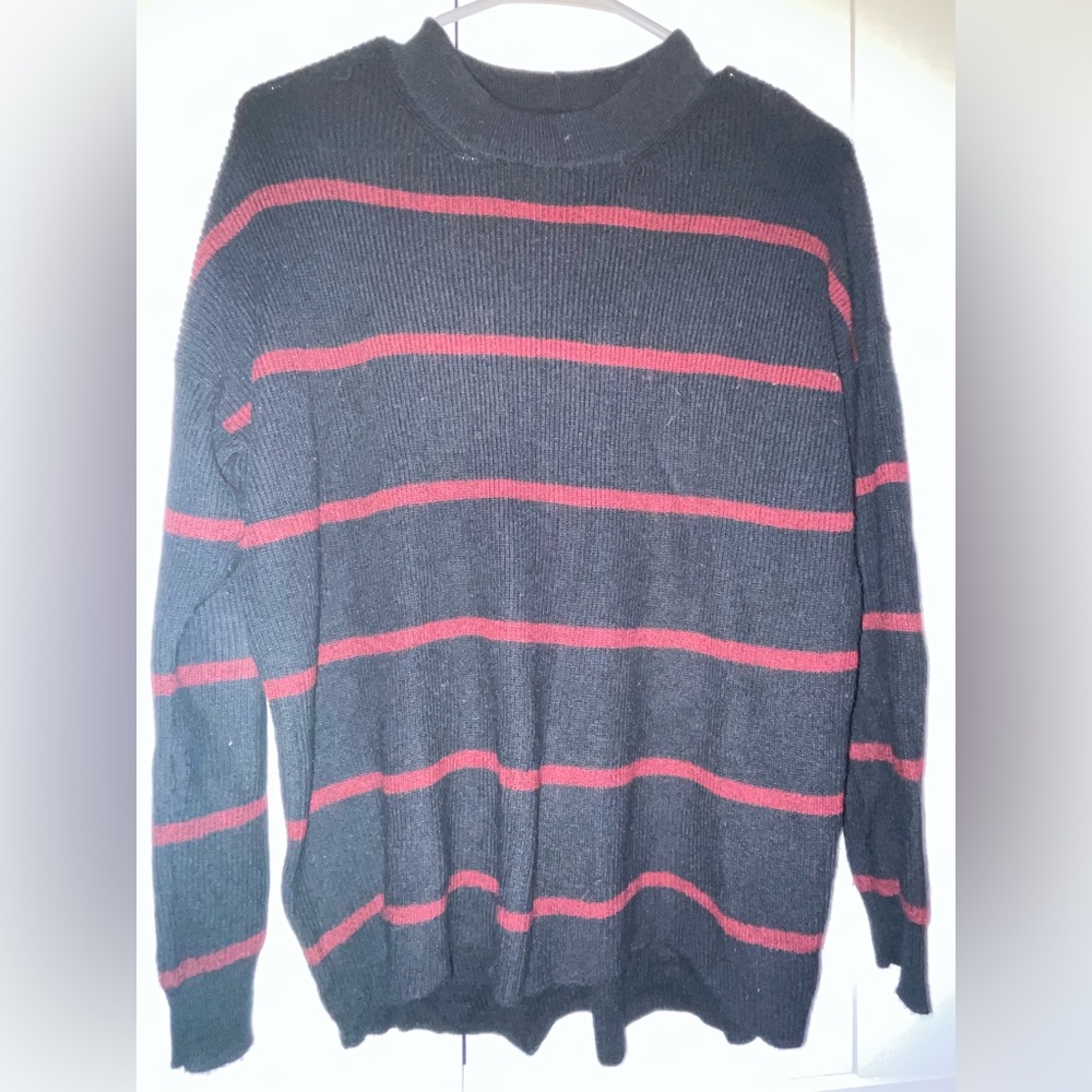 Black and red American Eagle sweater